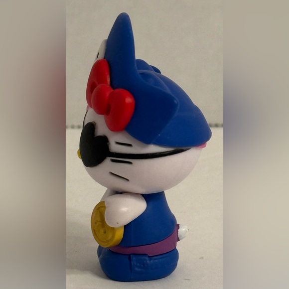 Sanrio Hello Kitty Pirate Figurine, Series 1 - Picture 5 of 9